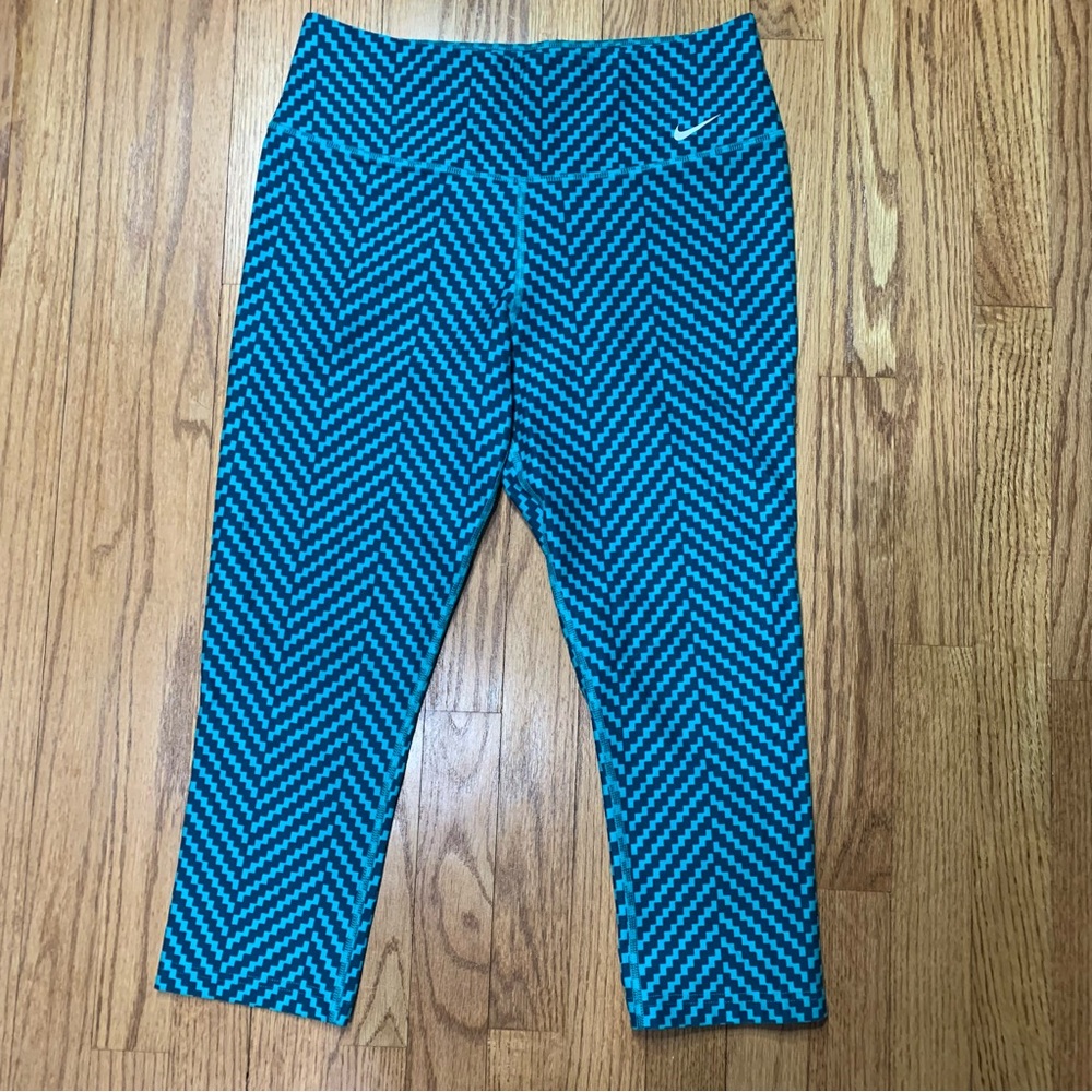 Nike High Waisted Dri-Fit Capri Leggings M Turquoise Navy Herringbone Zig Zag